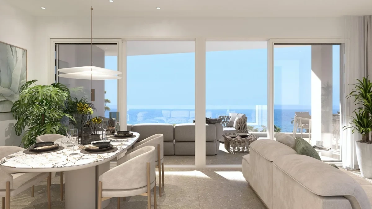 Appartement vue mer typique à Alicante, illustrant un immobilier accessible