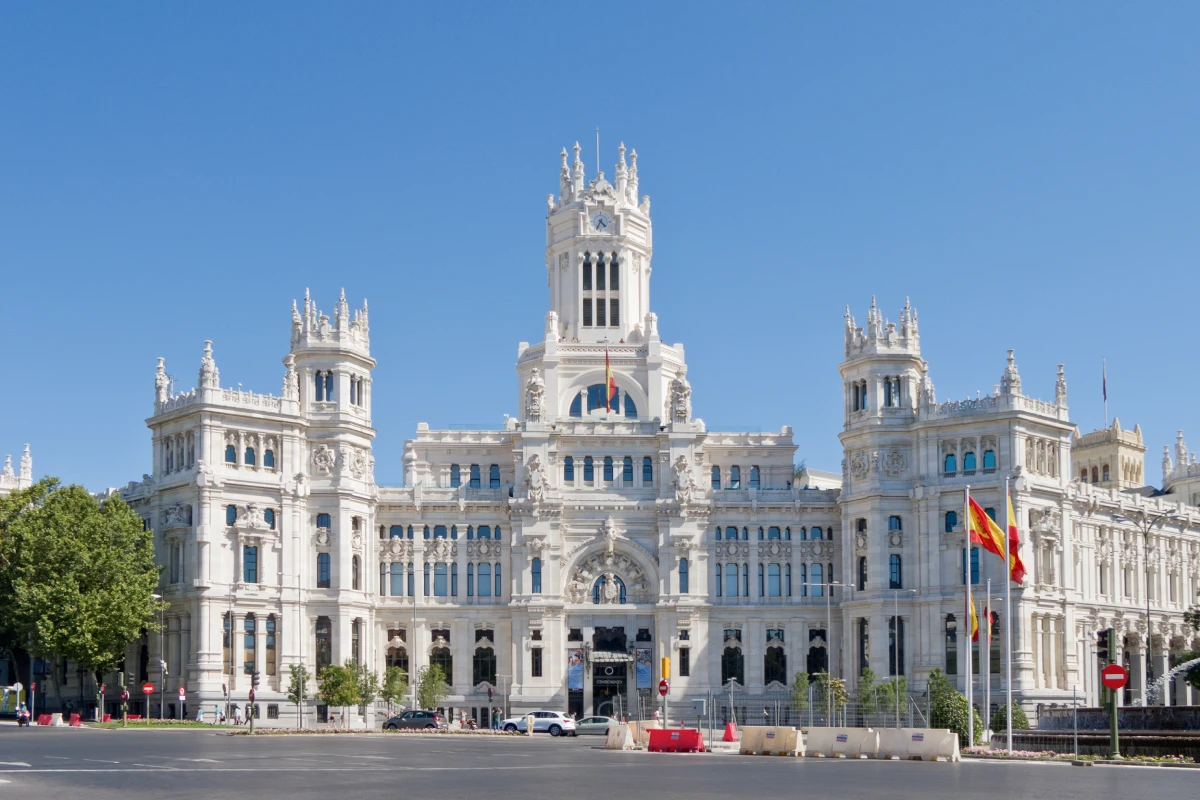 Façade d'un Ayuntamiento (mairie) en Espagne, responsable de la collecte de l'IBI