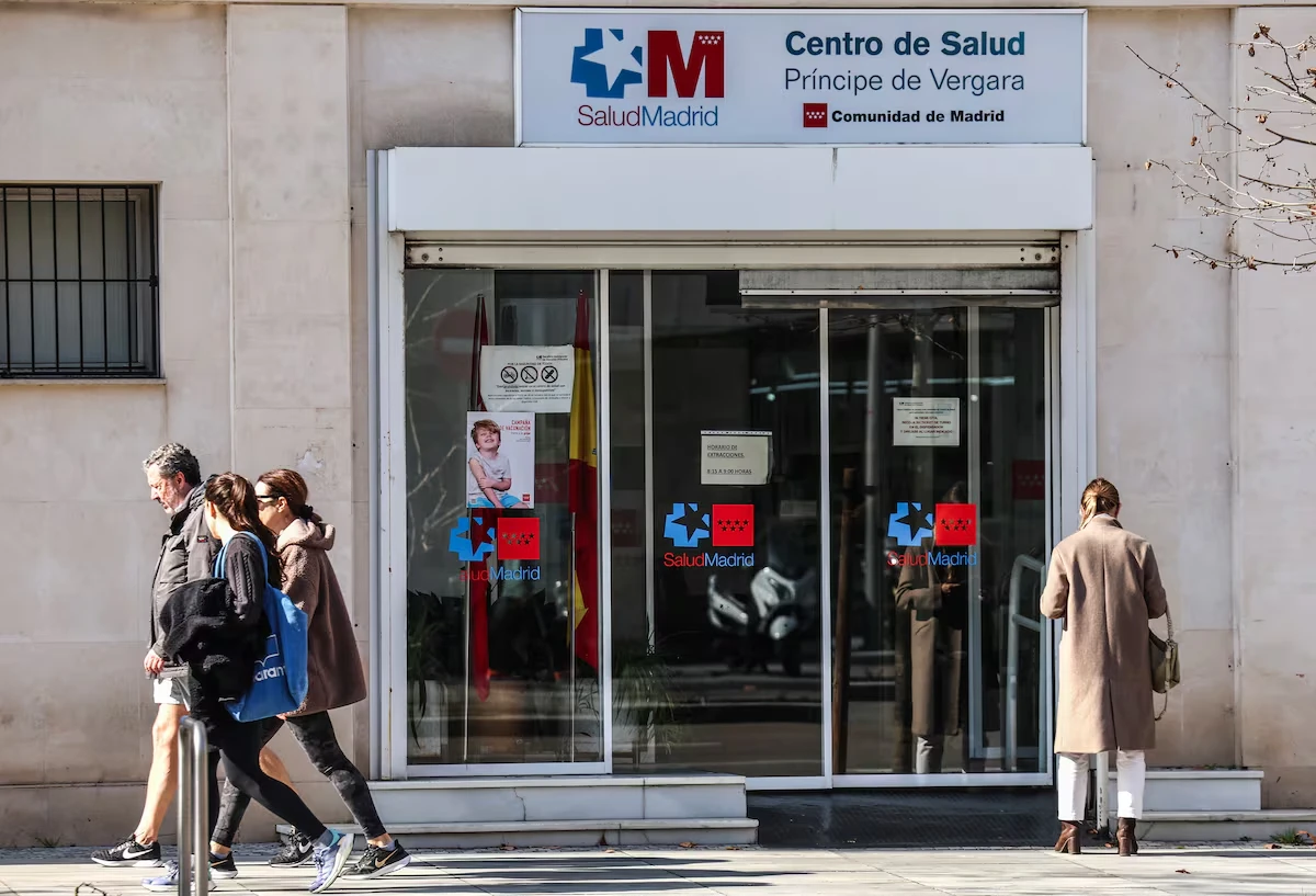 Façade d'un Centro de Salud typique en Espagne, où l'on demande la Tarjeta Sanitaria
