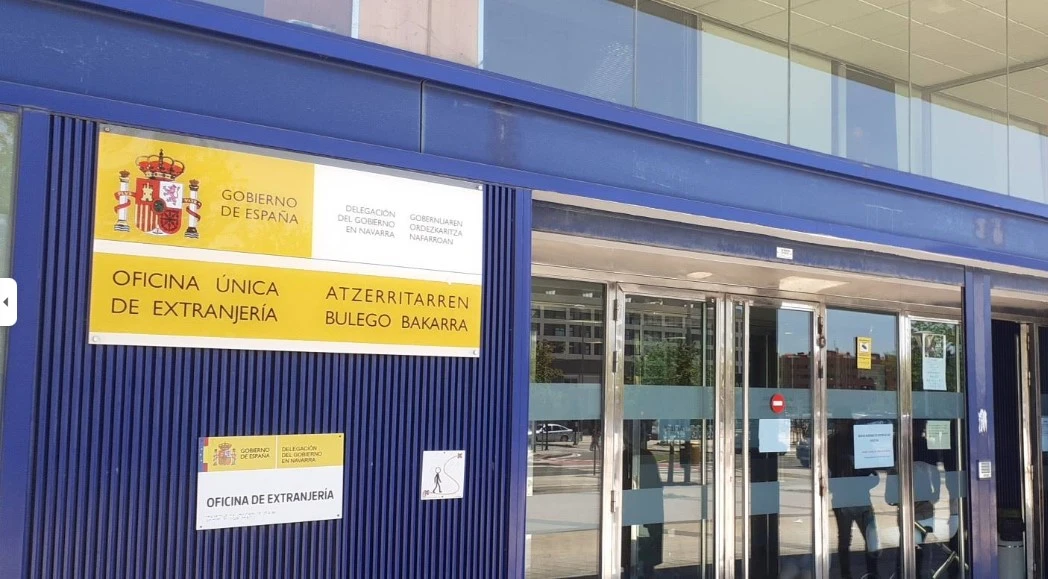Façade d'un bâtiment officiel de l'Oficina de Extranjeros en Espagne