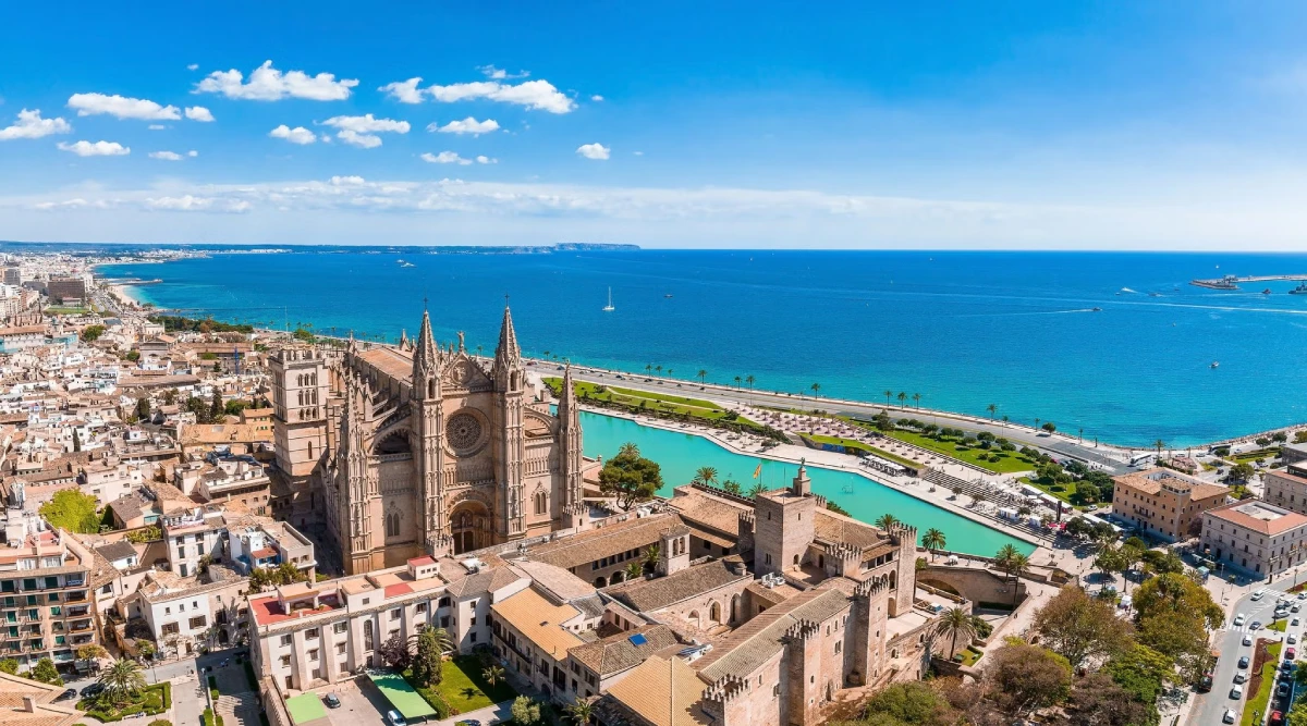 Vue panoramique sur la baie de Palma de Majorque et la cathédrale