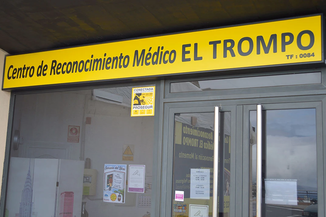 Devanture d'un 'Centro de Reconocimiento' (Psicotécnico) en Espagne pour le test d'aptitude à la conduite