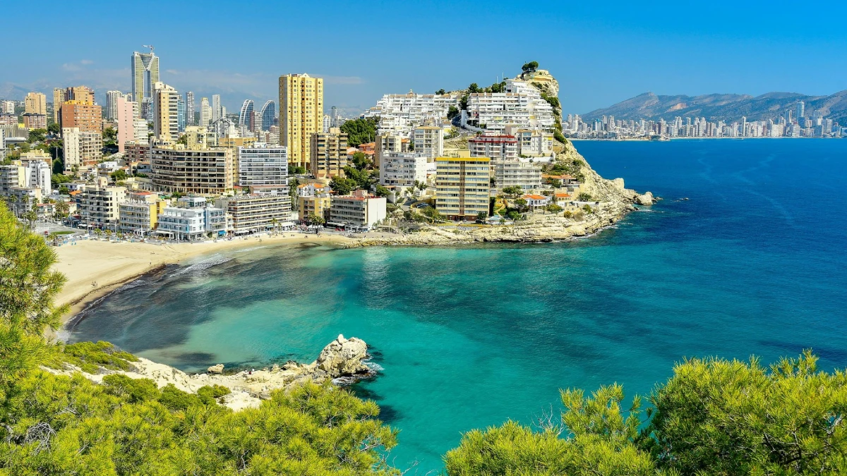 Vue du port de Mazarrón sur la Costa Cálida, une ville côtière abordable en Espagne
