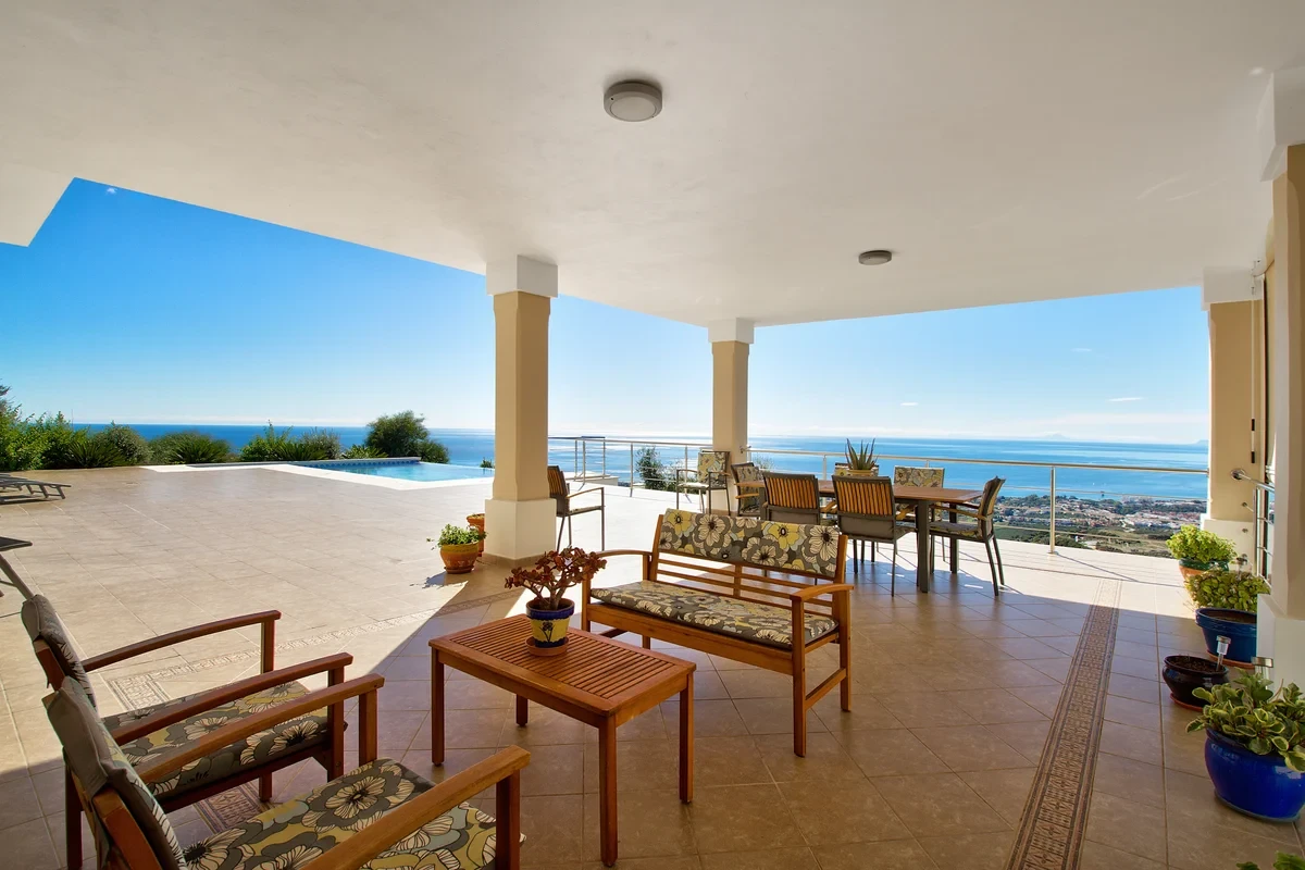 Villa de luxe typique à Marbella, exemple de zone chère en Espagne