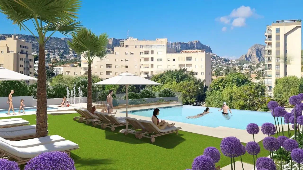 Vue extérieur piscine complexe immobilier à Calp, Alicante